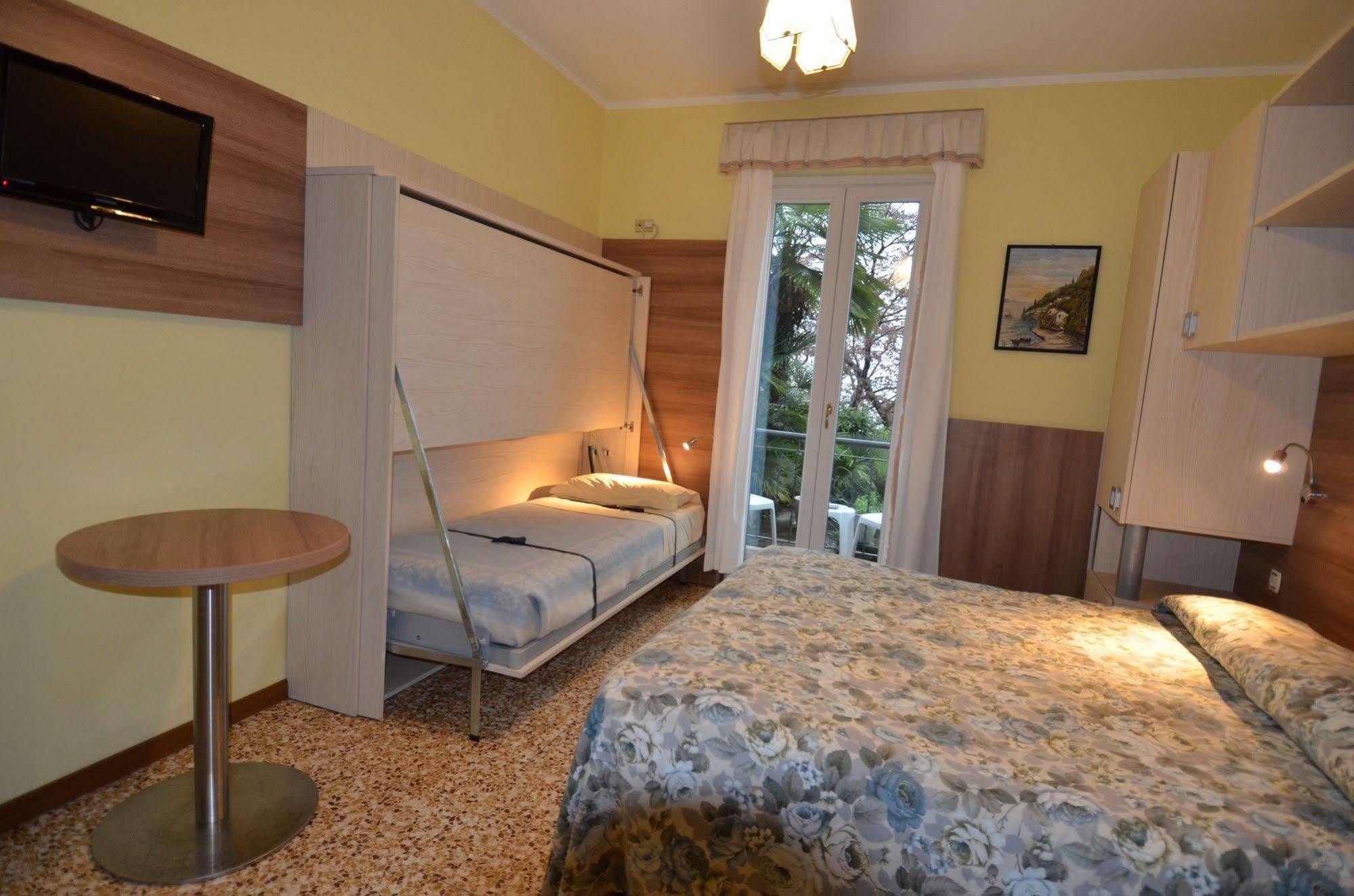 Hotel Villa Ruscello Baveno Buitenkant foto